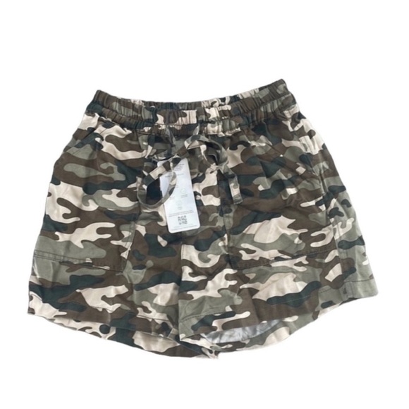 Nordstrom Love Tree Size Small Camouflage Elastic Waist Shorts. - Picture 2 of 7